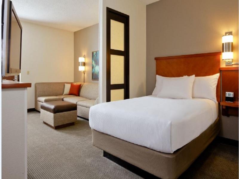 Hyatt Place Airport/westshore Hotel 3*