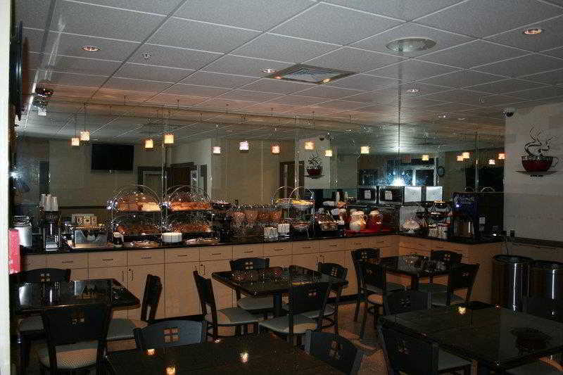 Days & By Wyndham North Naples Hotel 3*