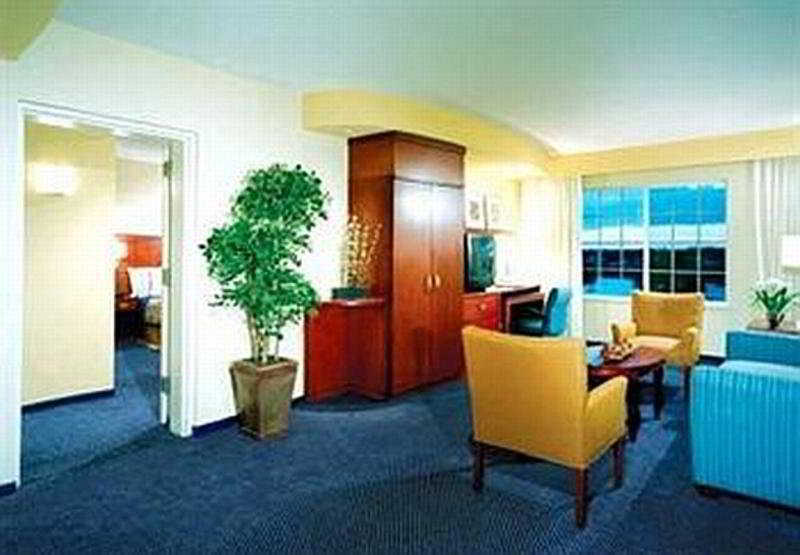 Courtyard By Marriott Lauderdale Airport & Cruise Port