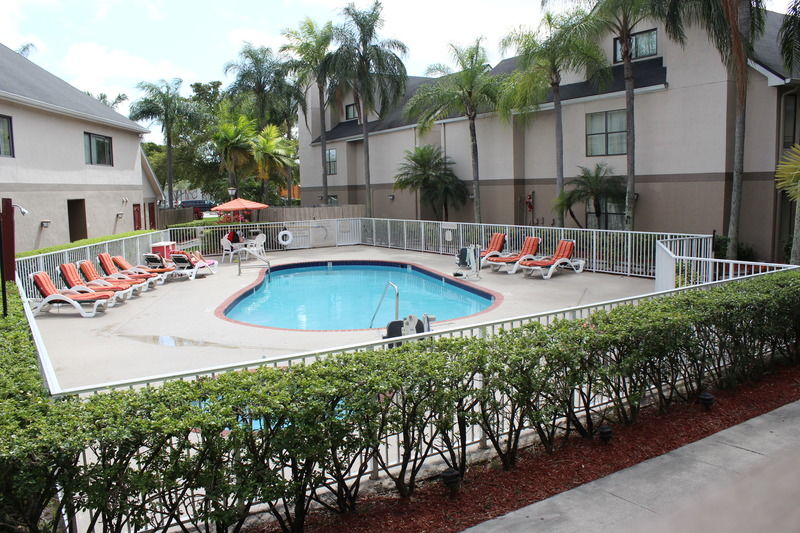 & Miami Airport West Doral