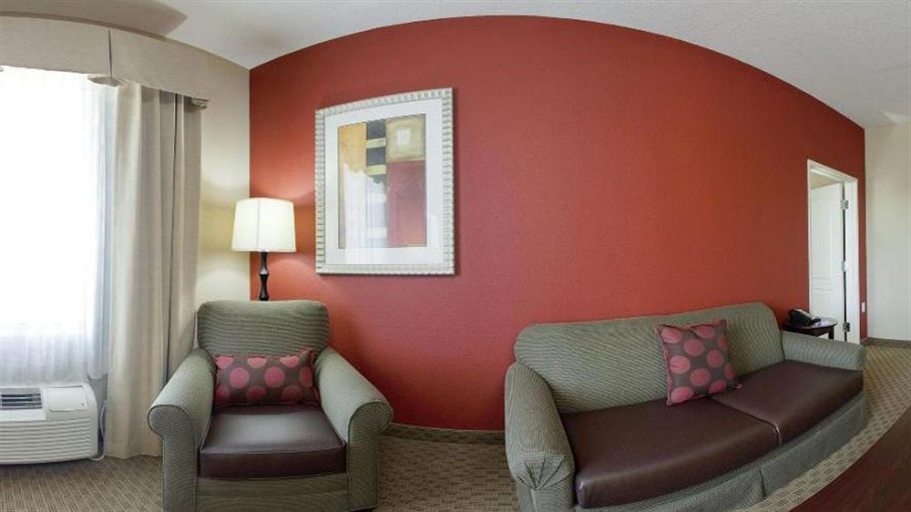 Express & South I-10 By Ihg Hotel 3*