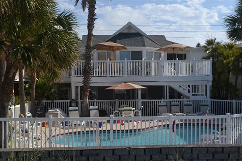 Schooner Aparthotel St. Pete Beach