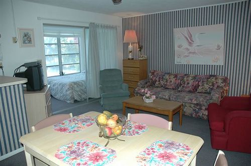 Dolphin Hotel 2*