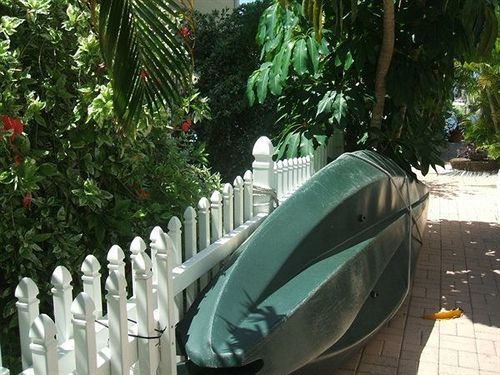 Manatee Bay Inn