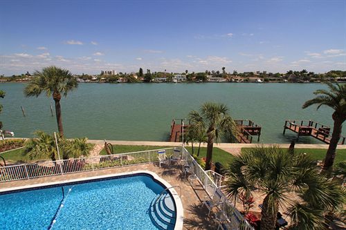 Westwinds Waterfront Aparthotel 3*