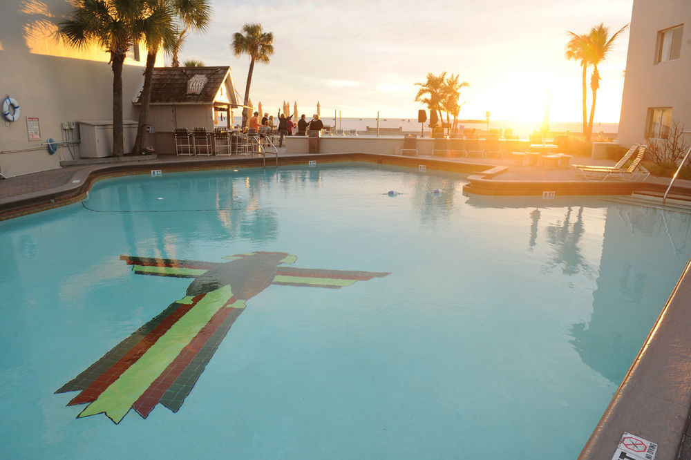 Hotel Thunderbird Treasure Island