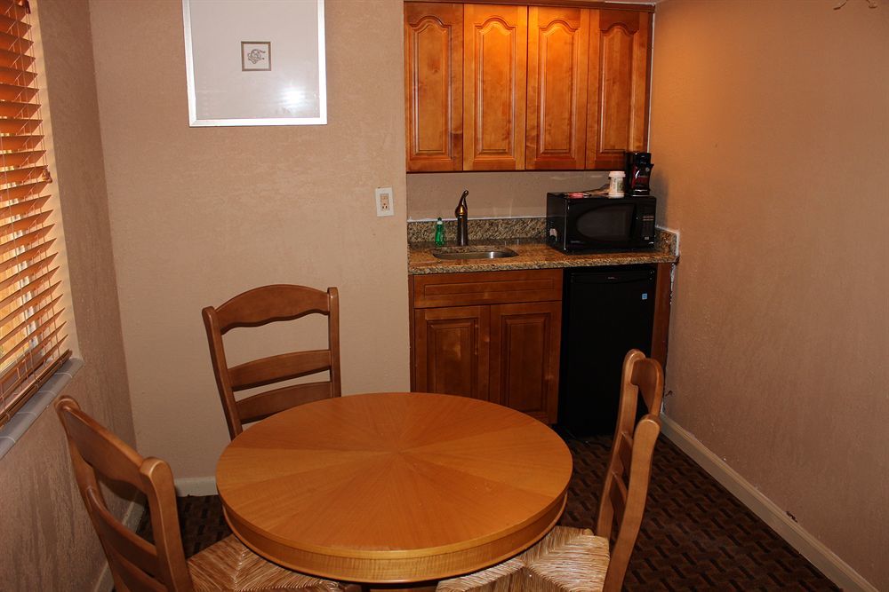 Ocean Club Motel 2*