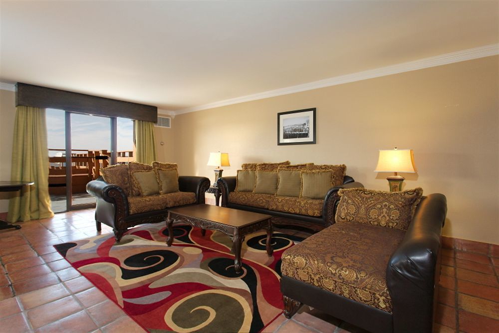 Quality & Bayside Near Pensacola Hotel
