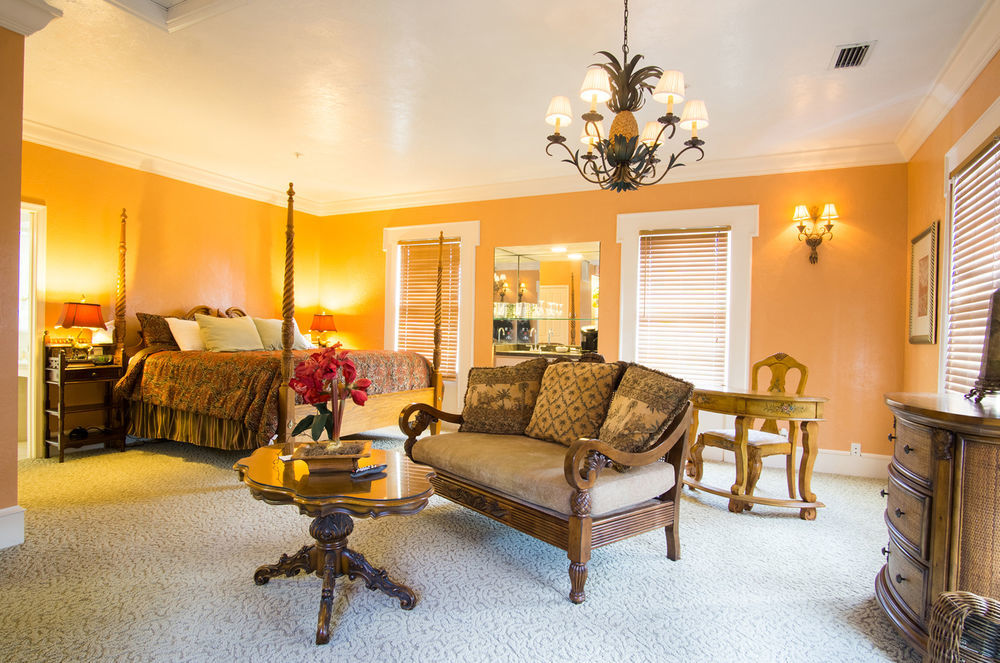 Palm Beach Hibiscus Downtown Bed & Breakfast