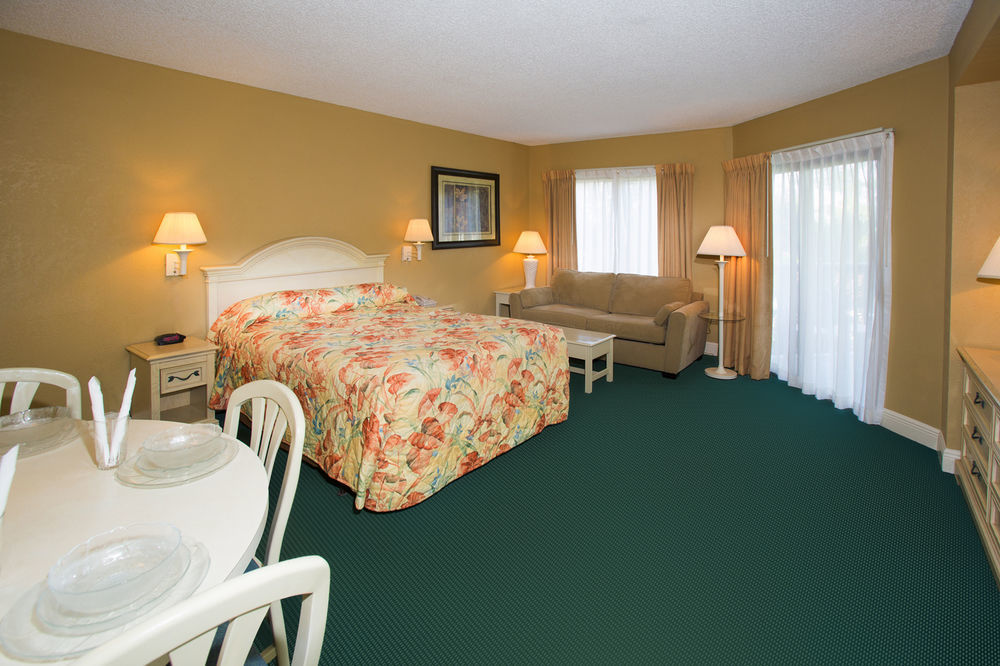 Enclave Suites, A Staysky & Near Universal 3*
