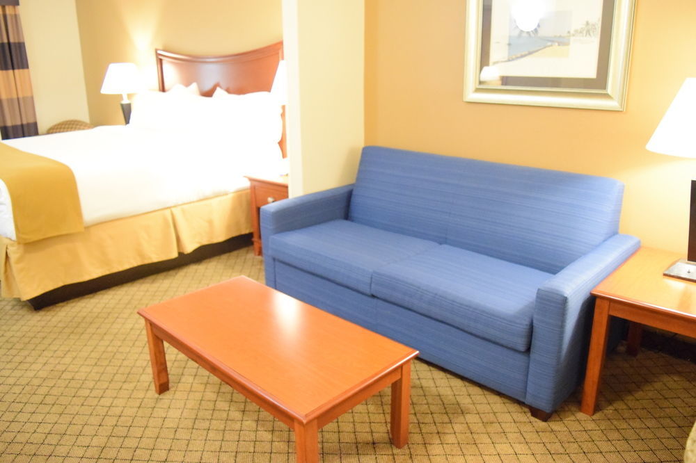 Express & Pensacola West I-10 By Ihg Ferry Pass