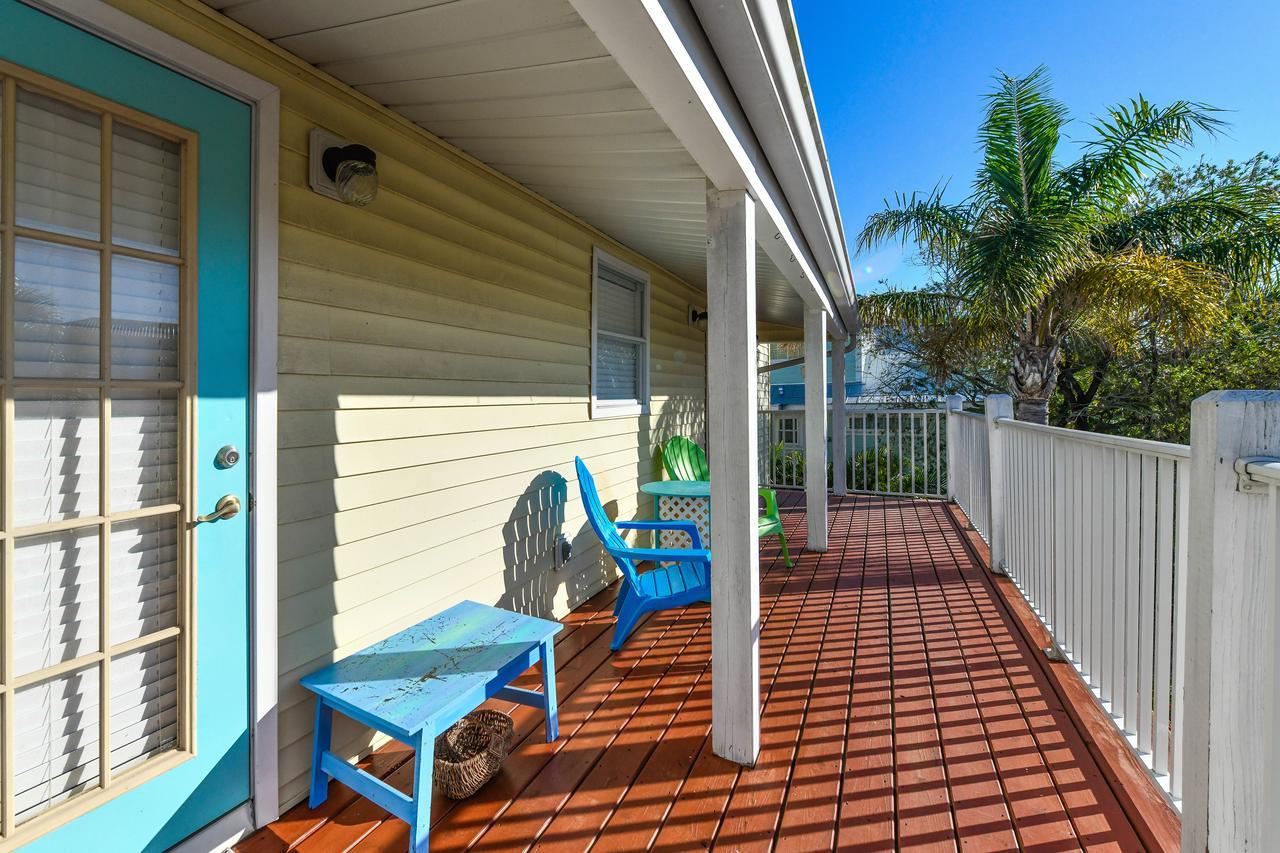 Holiday home Island With Pool