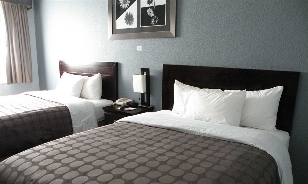 Days & By Wyndham North Naples Bonita Springs