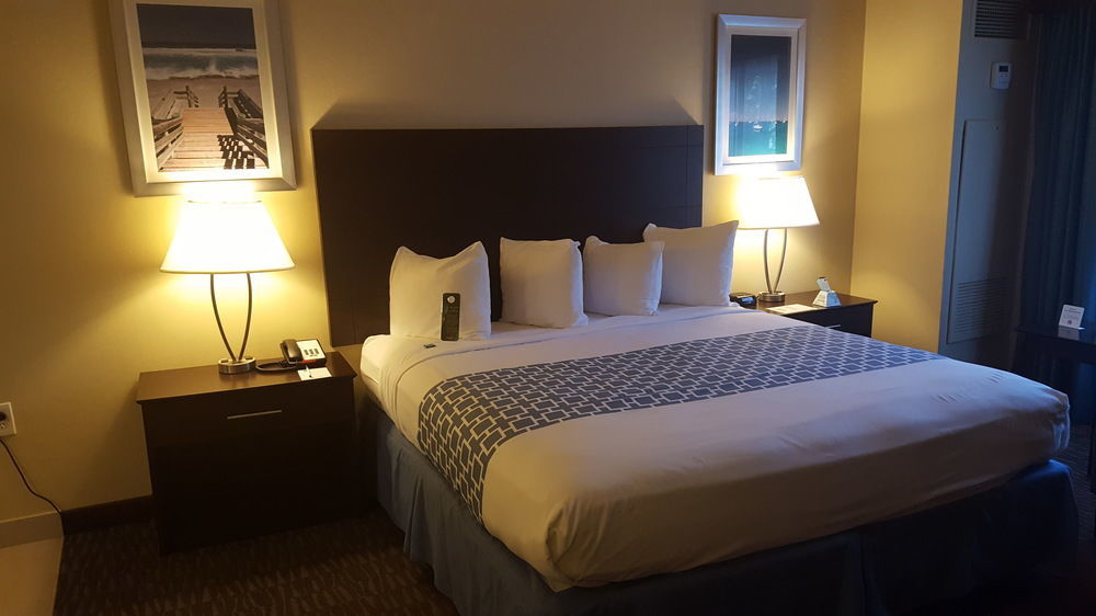 Western Plaza 3*