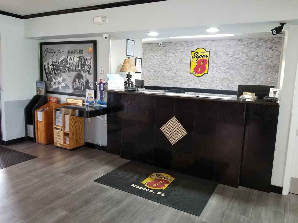 Hotel Super 8 By Wyndham Naples