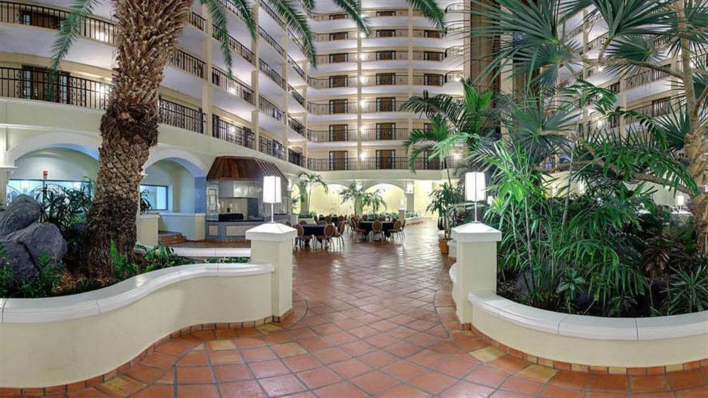 Four Points By Sheraton Airport Westshore 3*