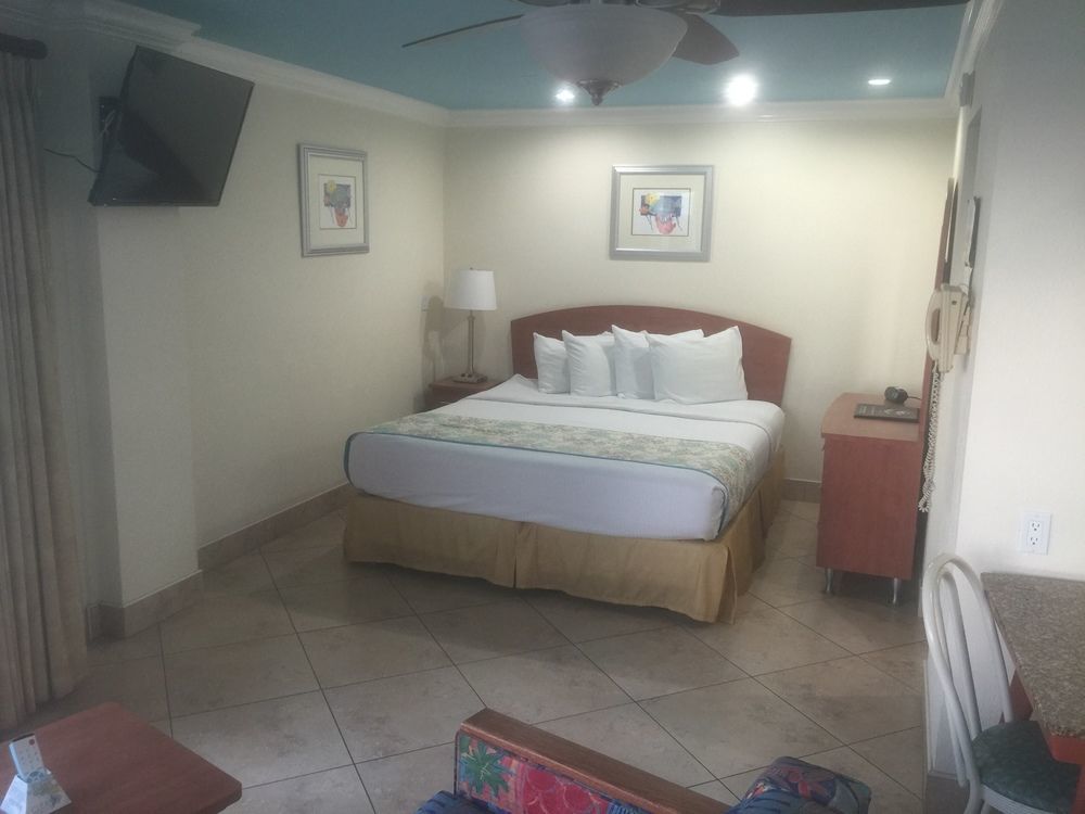 Plaza - Beachfront Resort 3*