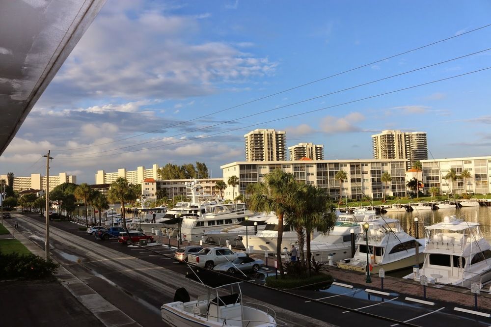 Motel Camelot Waterfront Palm Beach