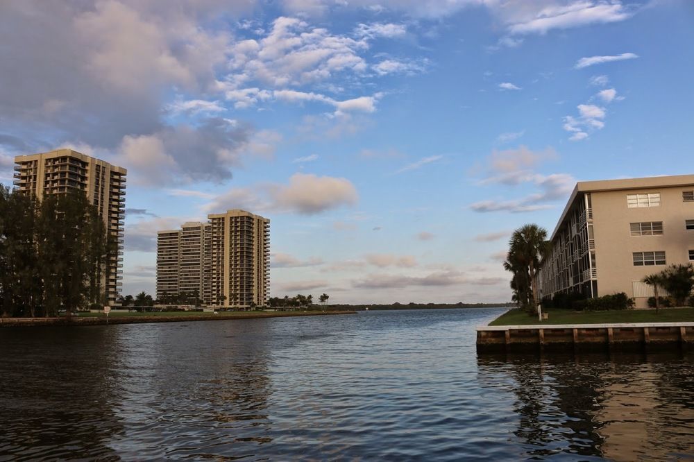 Camelot Waterfront Motel Palm Beach