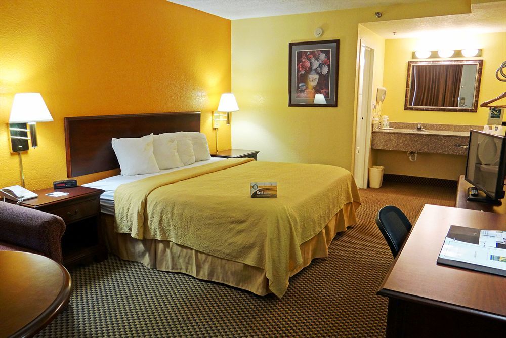 Hotel Quality & Conference Center
