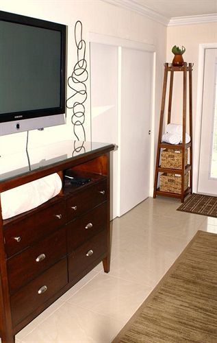 Island Sands Hotel