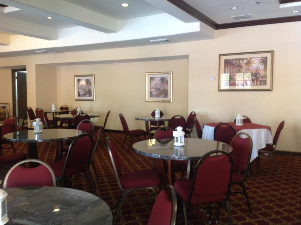 Hotel Ramada By Wyndham Downtown 3*