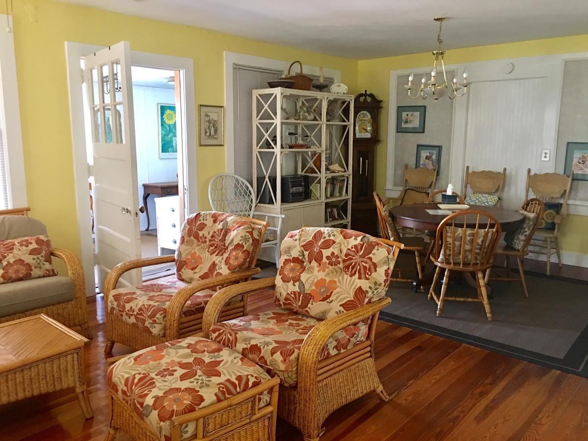 Sun N Fun Beachfront Vacation Apartment