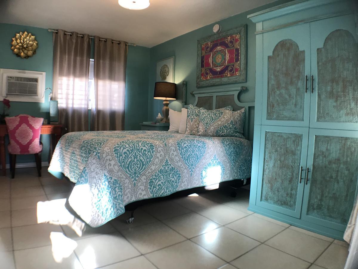 Hotel Beach House Cabanas Treasure Island