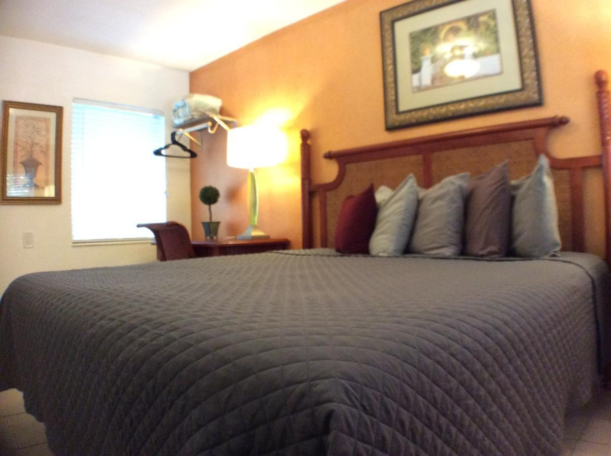 Hotel Beach House Cabanas Treasure Island