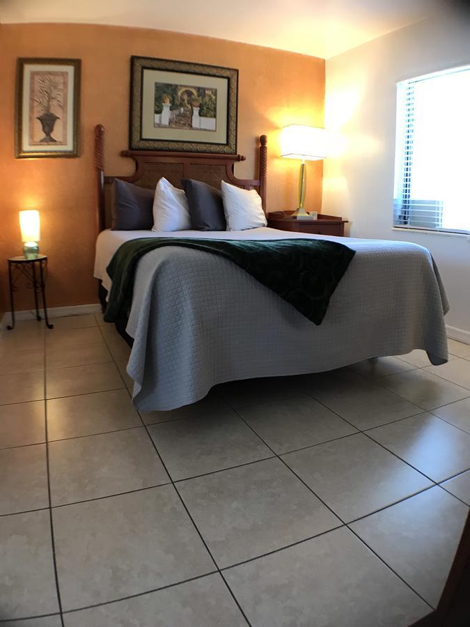 Beach House Cabanas 5* Treasure Island