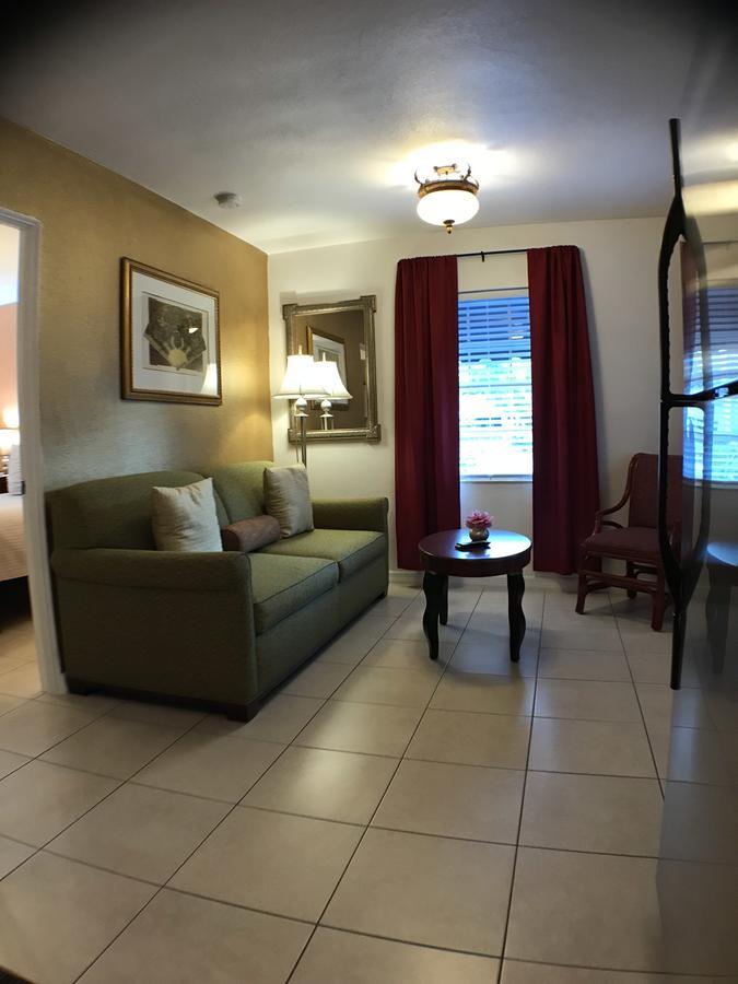 Beach House Cabanas 5* Treasure Island