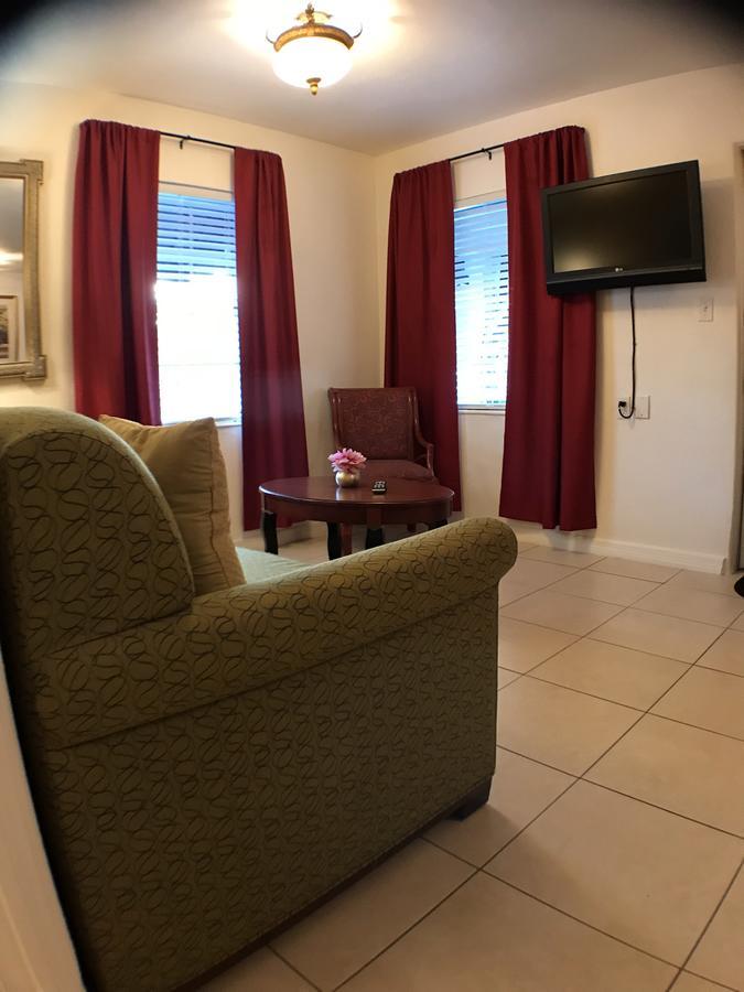 Beach House Cabanas 5* Treasure Island