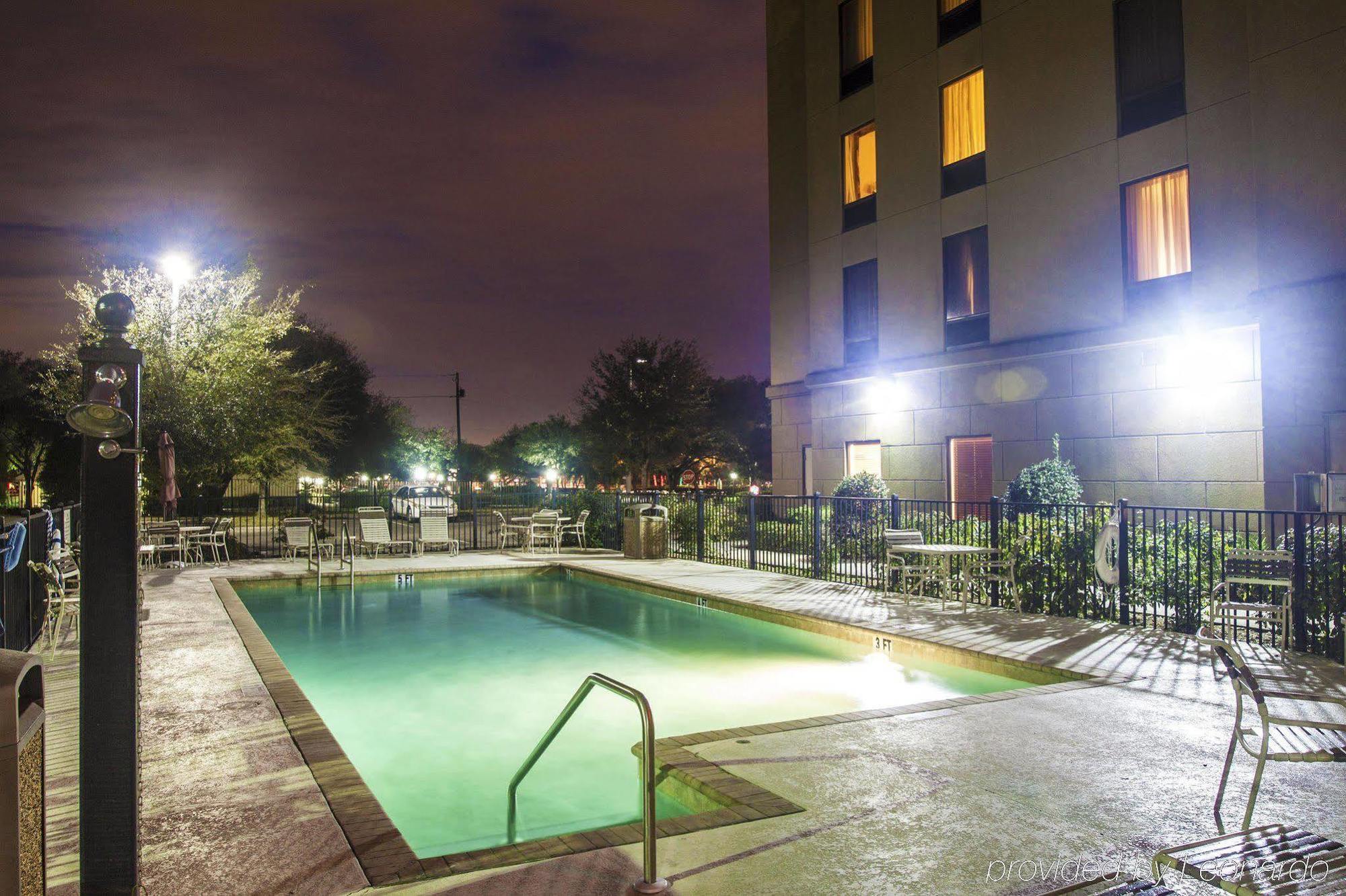 Hampton & Hotel
