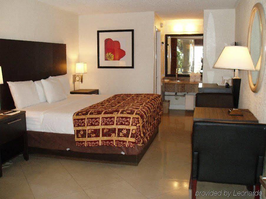 Hotel Red Carpet Airport Lauderdale Dania Beach
