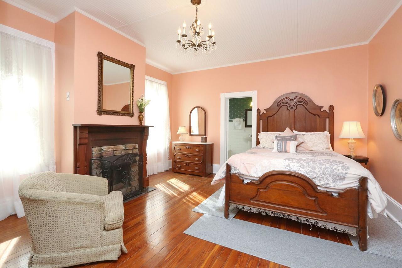 Historic Sevilla House (adults Only) Inn