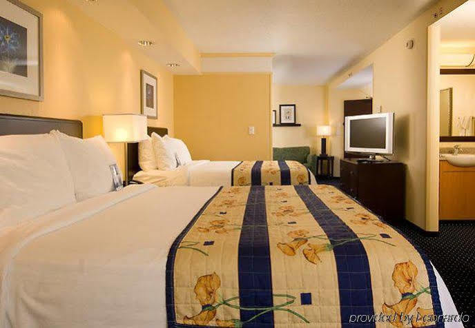 Springhill Airport Hotel 3*