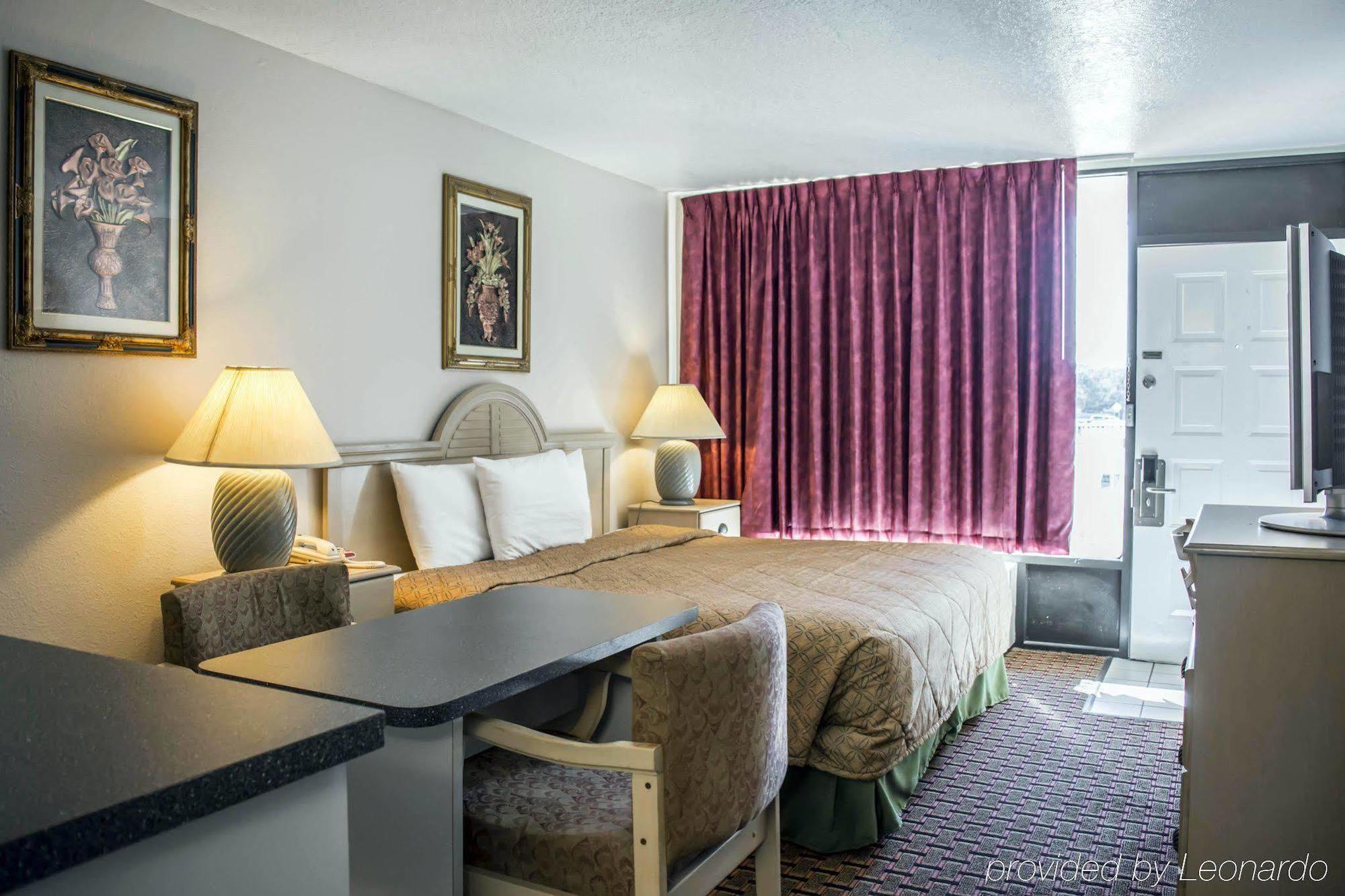 Inn Rodeway 2*