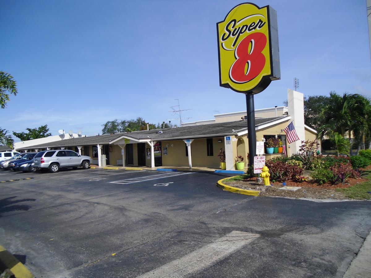 Super 8 By Wyndham West Palm