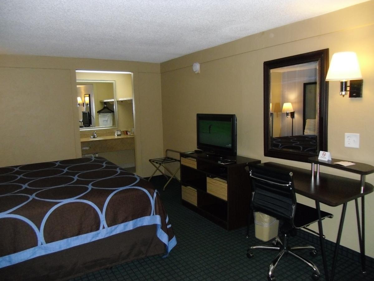 Super 8 By Wyndham West Palm