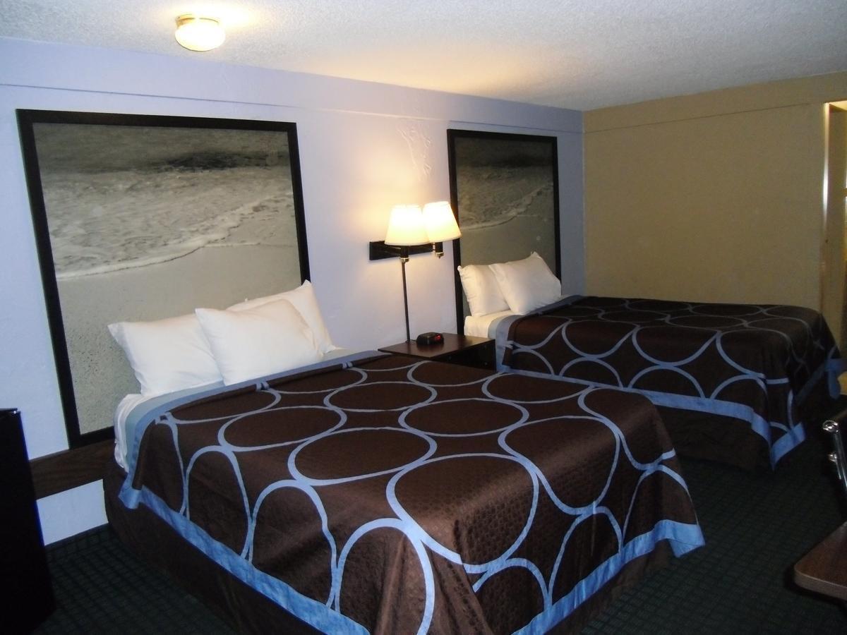 Super 8 By Wyndham West Palm Motel