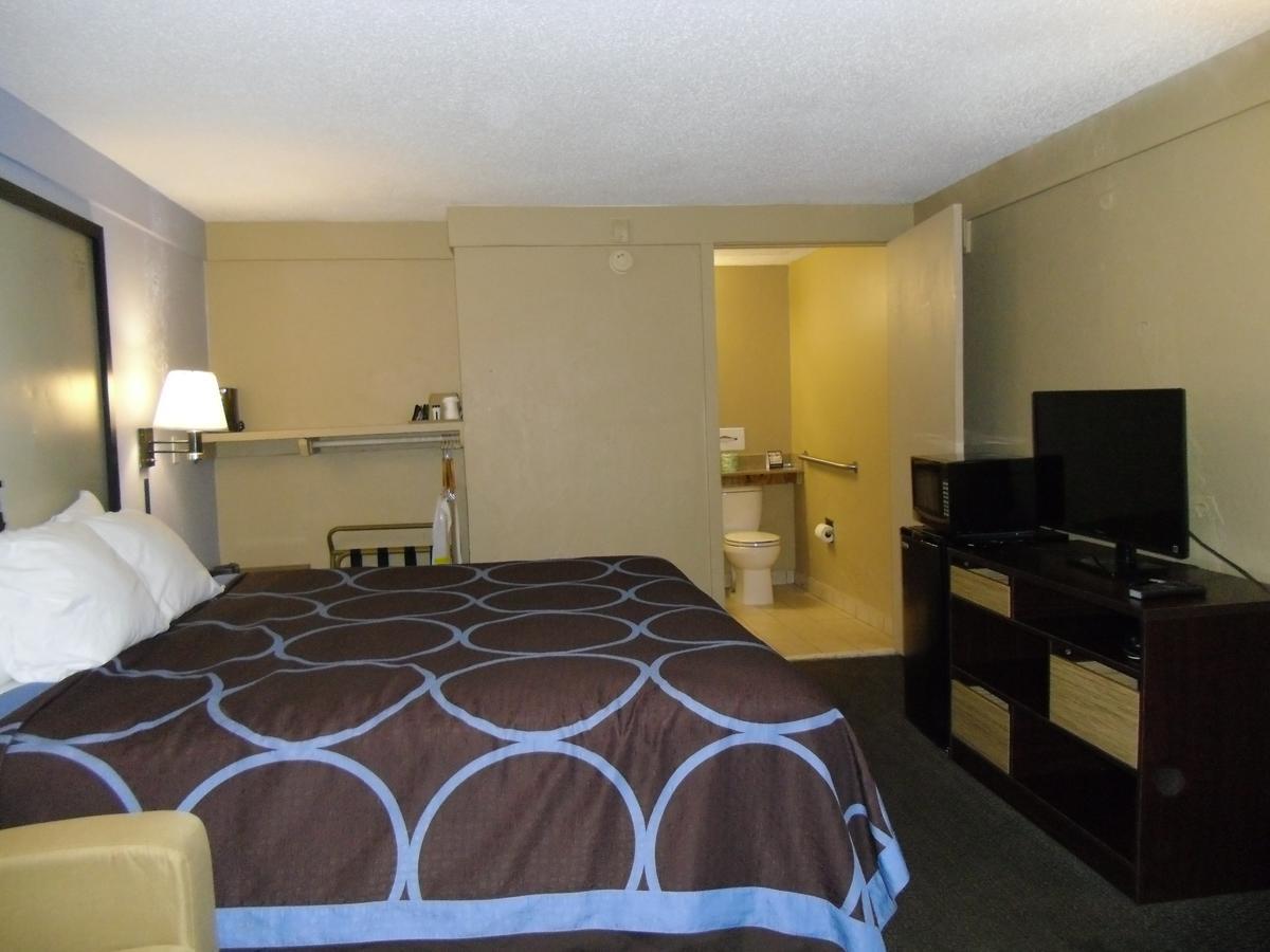 Motel Super 8 By Wyndham West Palm 2*
