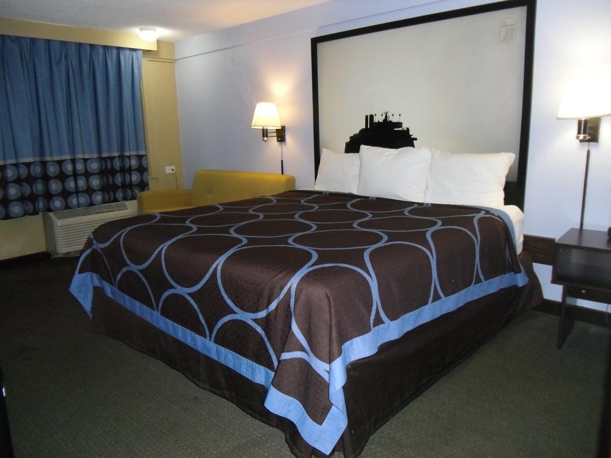 Super 8 By Wyndham West Palm 2*