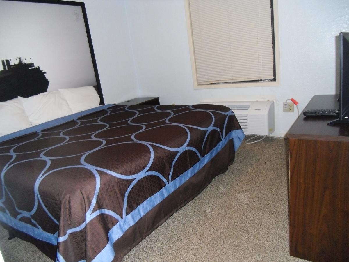Super 8 By Wyndham West Palm Motel 2*
