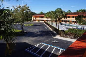 Super 8 By Wyndham Hotel