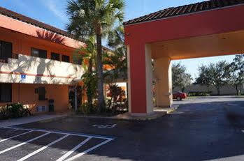 Super 8 By Wyndham Hotel