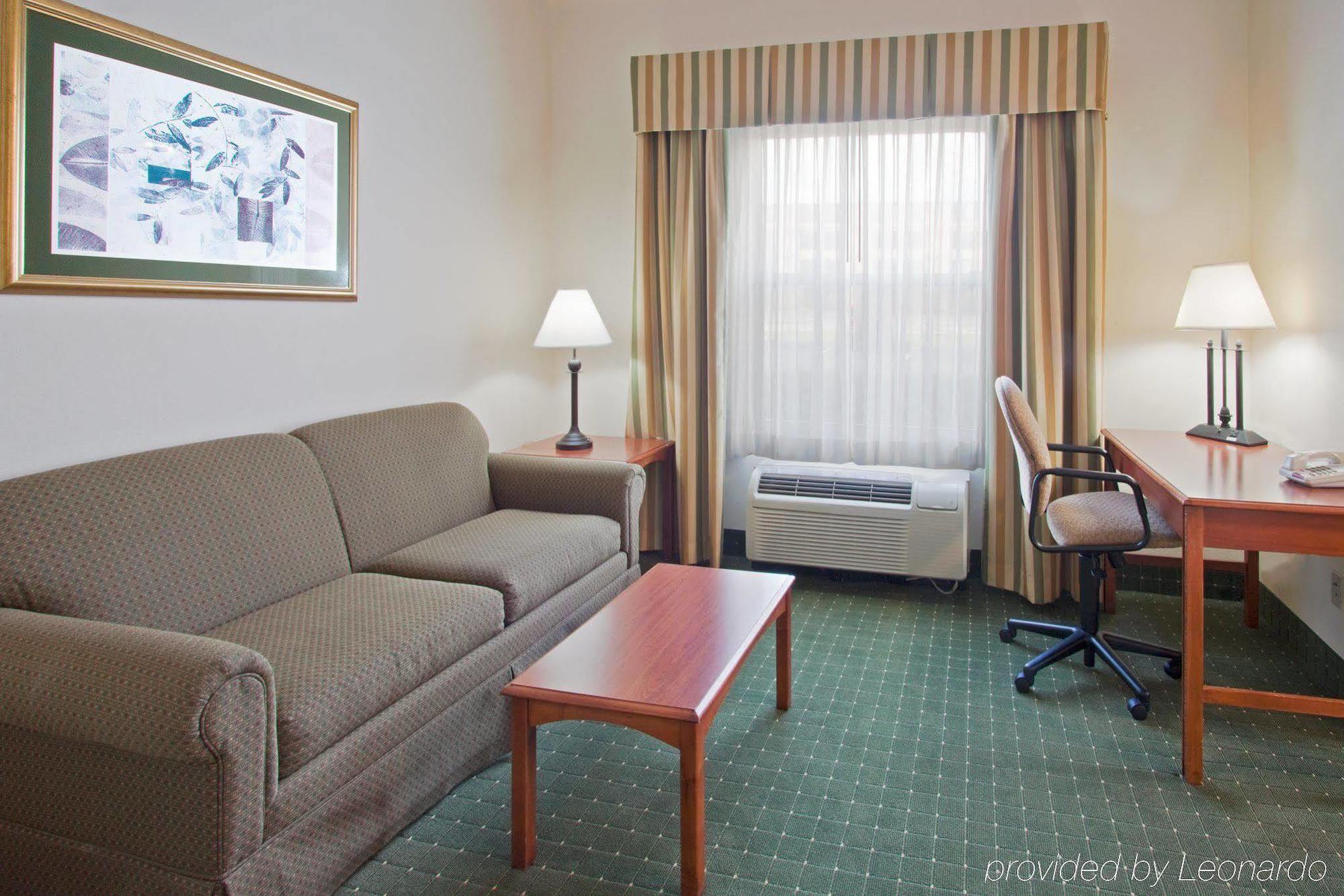 Express & International Airport By Ihg Hotel