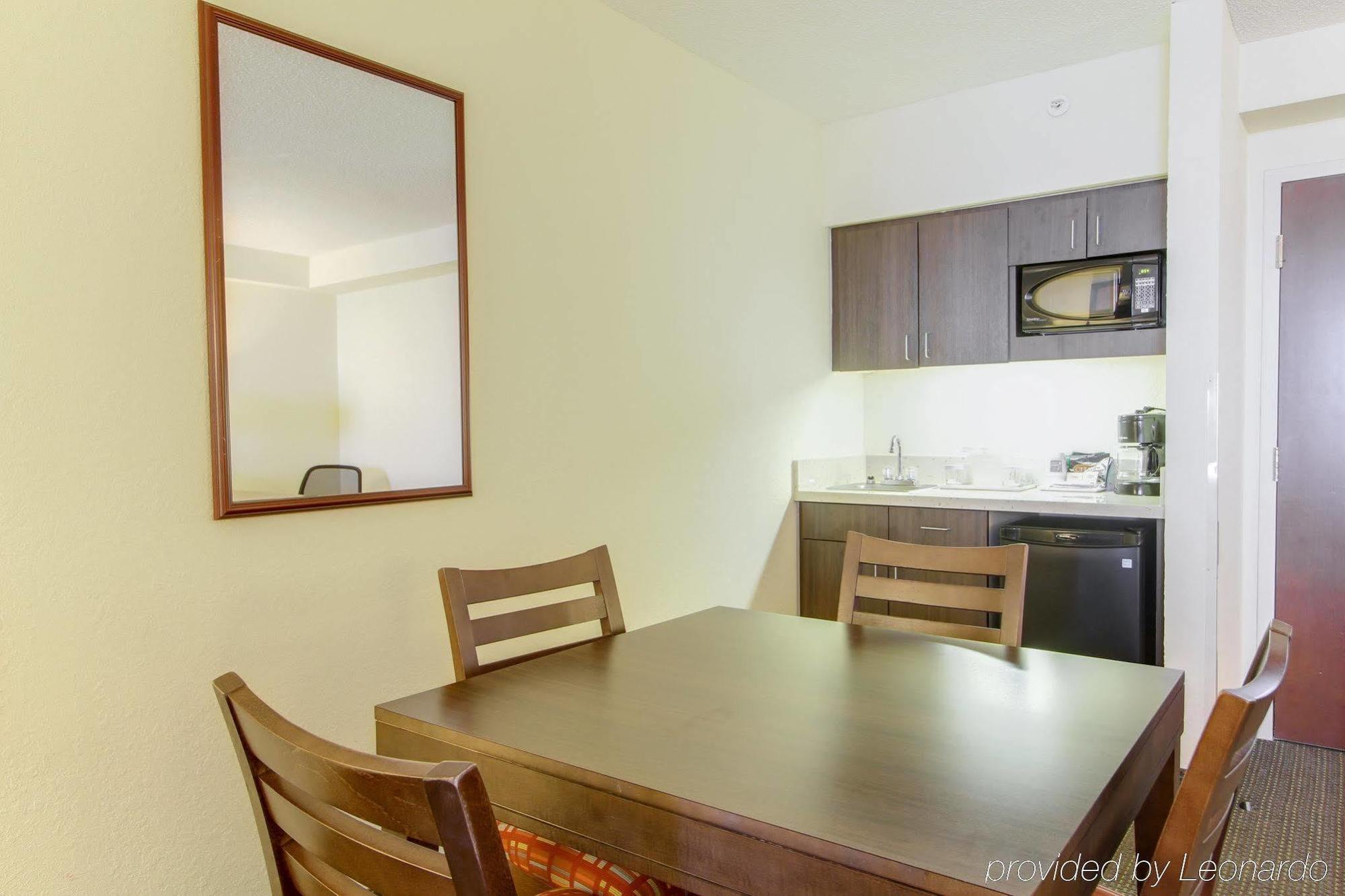 Hampton Lauderdale Hotel 3*