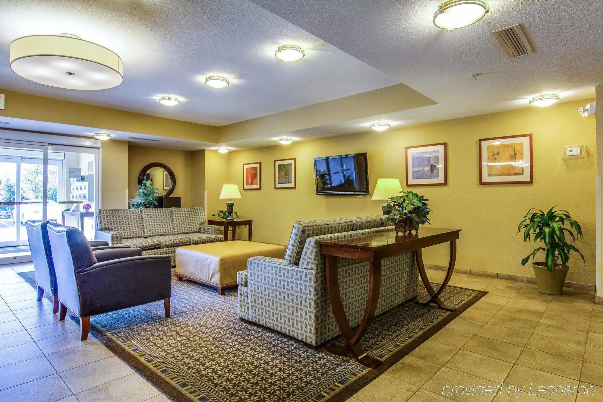 Hotel Candlewood East Merril Road By Ihg