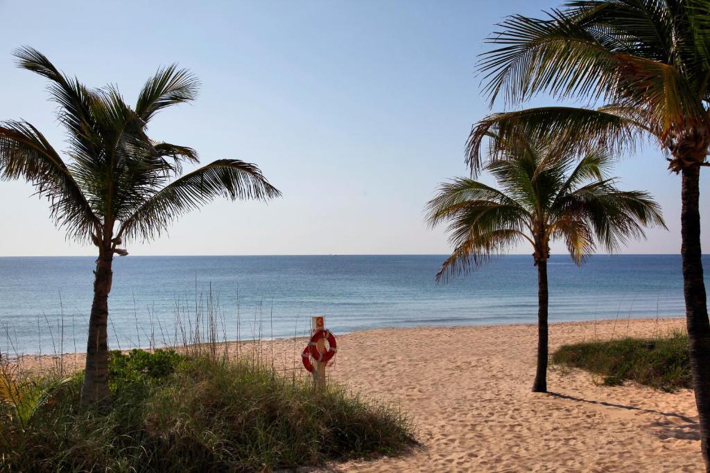 Resort Windjammer And Club