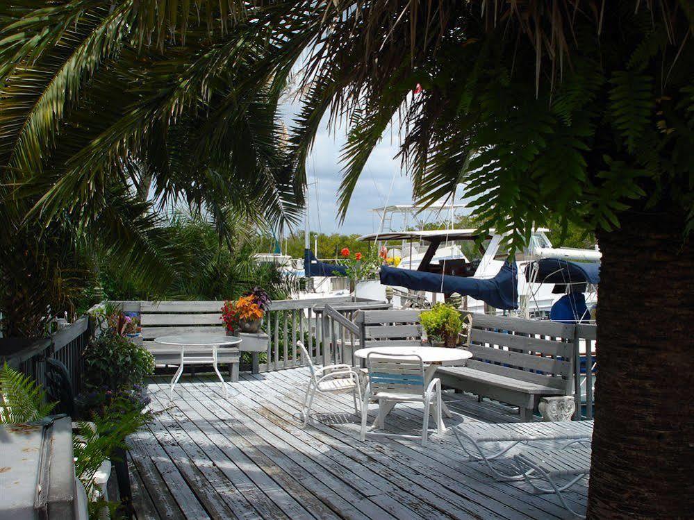 Motel A Place To Be Beach